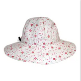 Sherpa St-Tropez Kids' hat in white with small red flowers 